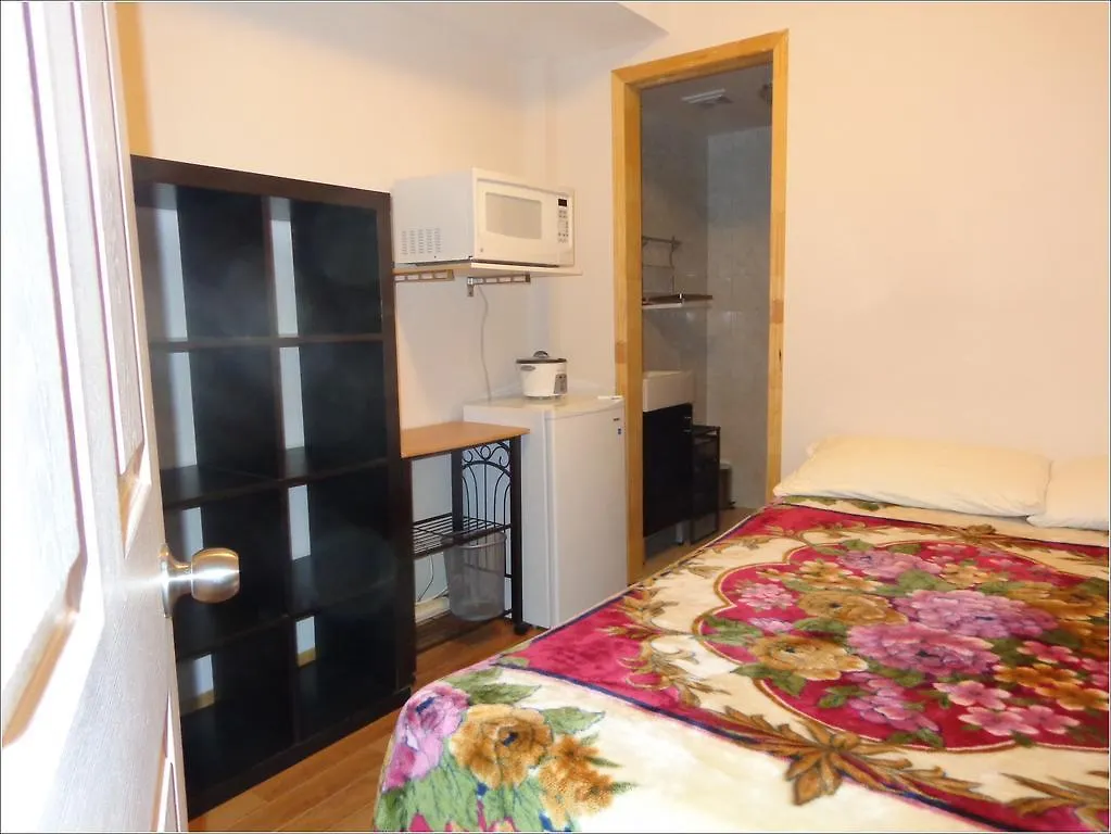 La Petite Reverie De Montreal Guest House Canada