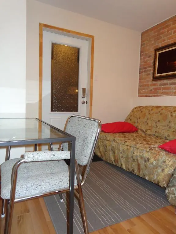 La Petite Reverie De Montreal Guest House