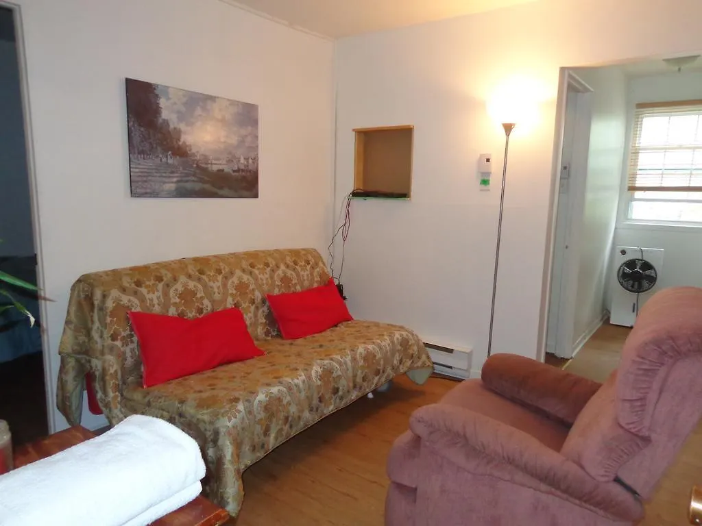 La Petite Reverie De Montreal Guest House
